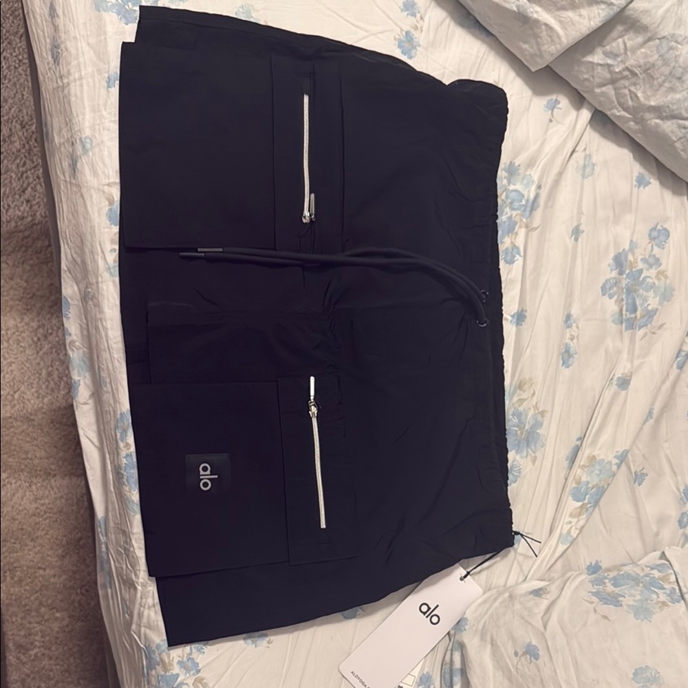 Alo Crinkle Surplus Mini Skirt NWT black Size S